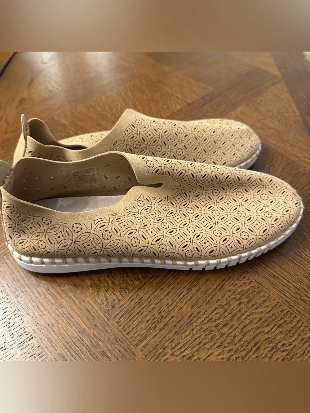 Grunland Re-soft Women’s Tan Laser-Cut Slip-On Loafers sz 37 or 7